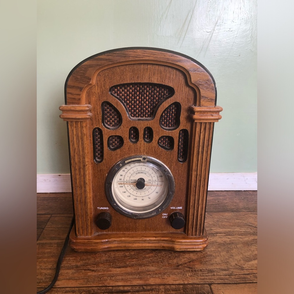 Vintage Classic Collectors Edition Radio Model 9718 Made in 1997 **not Working